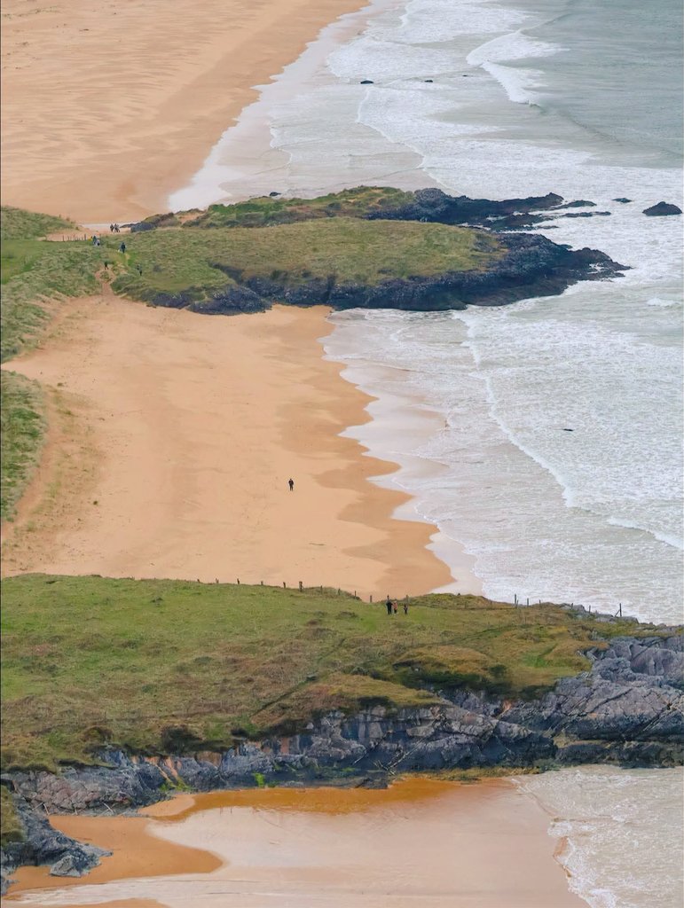 ThisIsIreland3's tweet photo. Ballymastocker Strand, Portsalon. On the Wild Atlantic Way 🏖️🌊

📍County Donegal, Ireland ☘️

📸 Asif Shaoor 

#Ireland #Donegal #Ballymastocker #Portsalon #Wildatlanticway #Beach https://t.co/1N9WKaCZX2