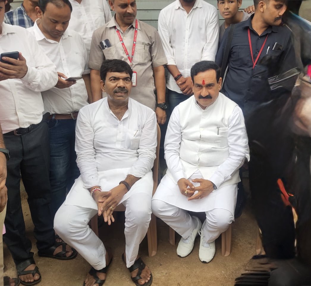 भाजपा के वरिष्ठ नेता एवं मध्यप्रदेश के पूर्व गृह मंत्री श्री नरोत्तम मिश्रा जी को जन्मदिन की हार्दिक बधाई एवं शुभकामनाएं।

पीताम्बरा मां का आशीर्वाद आप पर सदैव बना रहे।

<a href="/drnarottammisra/">Dr Narottam Mishra</a> <a href="/BJP4MP/">BJP Madhya Pradesh</a>