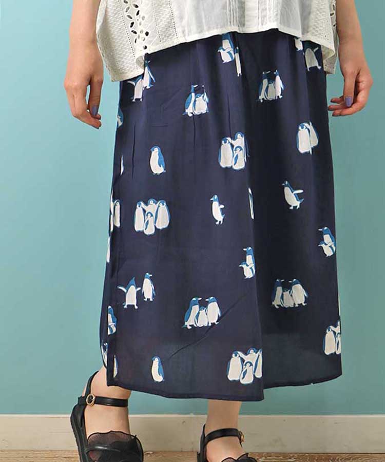 BleuBleuet_inc's tweet image. 【今だけ20%OFF！4月20日00時59分まで】

ペンギンたちがちょこんと並ぶ、ほっこり可愛いスカート🐧🌊
セールで今がお得✨

▼ペンギンスカート
x.gd/lLTdg
#ペンギン #ウェア #セール #SALE #ブルーブルーエ #bleubleuet