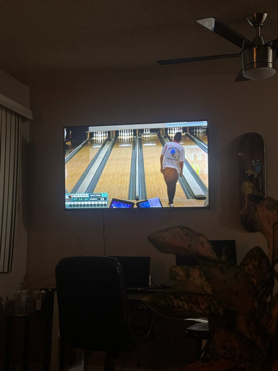 BenFredette's tweet image. I am going to sleep soon but big respect to the @StoolAfterDark team for pushing through.  I would despise bowling so much at this point if I were in their shoes.  Big salute 🫡  #dedication