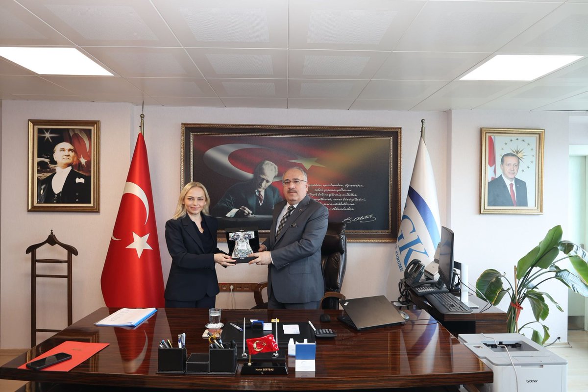 TÜRSAB Başkan Danışmanımız Sayın Oya Ebru Küçükel, 9 Nisan Perşembe günü İstanbul SGK İl Müdürü Sayın Harun Sertbaş’ı makamında ziyaret etti.

Ziyarette; T.C. Aile ve Sosyal Hizmetler Bakanlığı ile TÜRSAB arasında imzalanan iş birliği protokolü kapsamında hayata geçirilen “Kadın