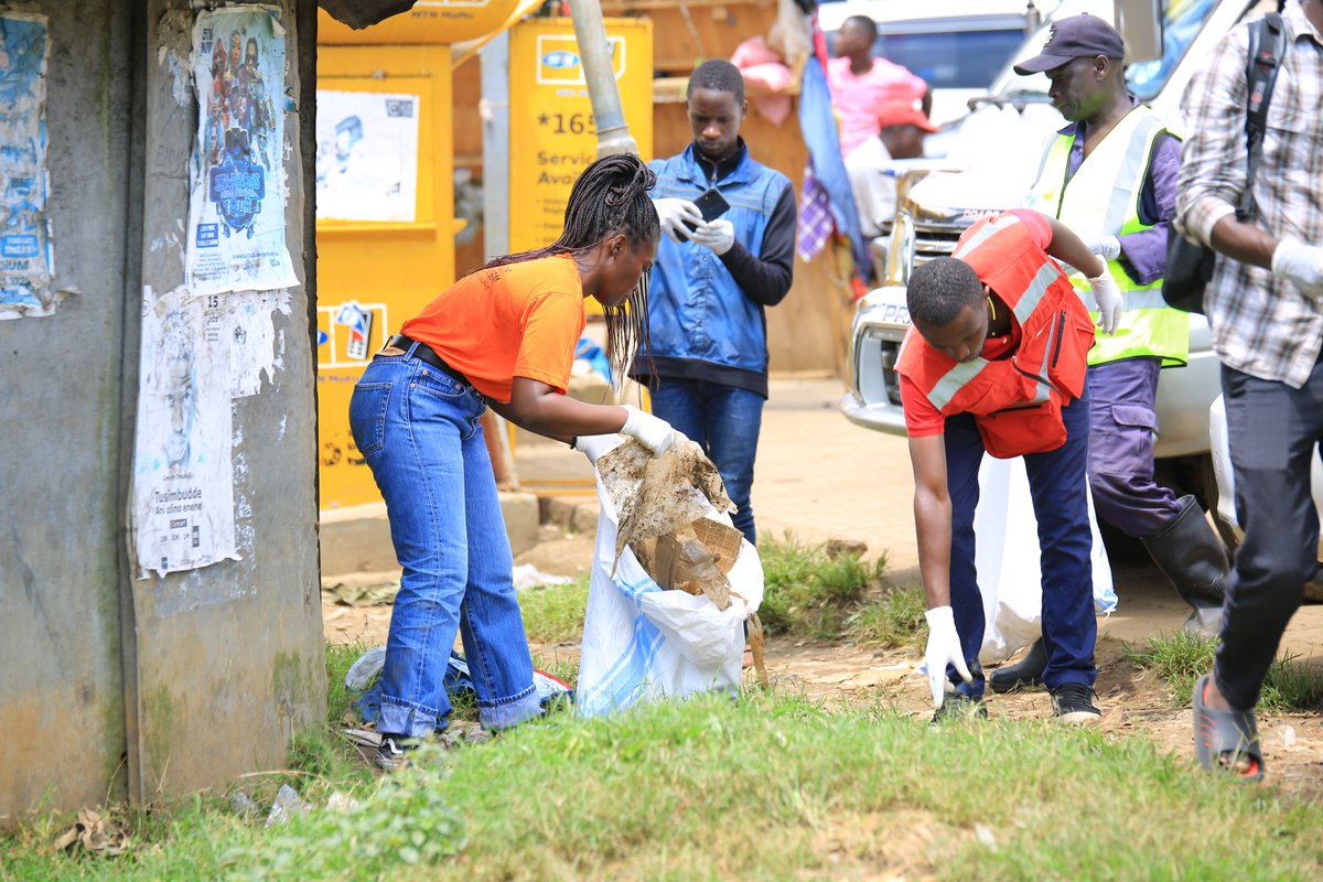 AfriyeaGolf's tweet photo. A cleaner environment starts with one step outside. Join our campaign and help remove waste from public spaces while building pride and responsibility in our communities together. #KeepItClean #VolunteerNow #EcoCommunity #GreenAction https://t.co/vOYvdgXhR2