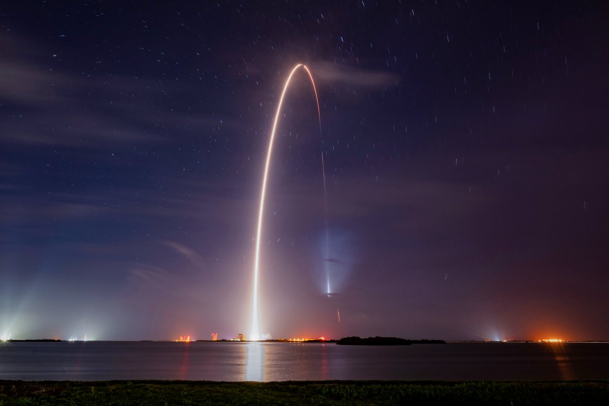XFreeze's tweet image. SpaceX is moving at literal light speed right now

SpaceX launched 2 more Falcon 9s in under 24 hours AGAIN - Florida in the morning, California at night

Even with unlimited budgets, government space programs usually launch only once or twice a year

Meanwhile, SpaceX is doing