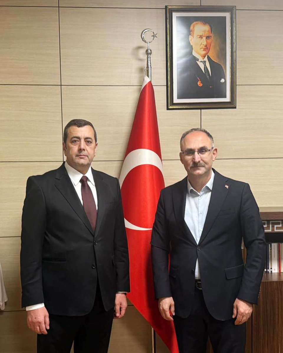 asalmanyumusak's tweet photo. 📍ANKARA

Gençlik ve Spor Bakanlığı Yatırım İşletmeleri Genel Müdürü Sayın Prof. Dr. Süleyman Şahin’i, AK Parti Genel Merkez Kadın Kolları MKYK Üyemiz Sayın Zehra Eren ile birlikte ziyaret ettik.

Gençliğimizin geleceğine yön verecek yatırımlar, sporun yaygınlaştırılması ve hizmet kalitesinin artırılmasına yönelik verimli bir istişare gerçekleştirdik. Nazik kabulleri ve kıymetli değerlendirmeleri için Sayın Genel Müdürümüze teşekkür ediyor, çalışmalarında başarılar diliyoruz.

Gençlerimiz için üretmeye, Reyhanlımız için hizmet etmeye kararlılıkla devam ediyoruz.