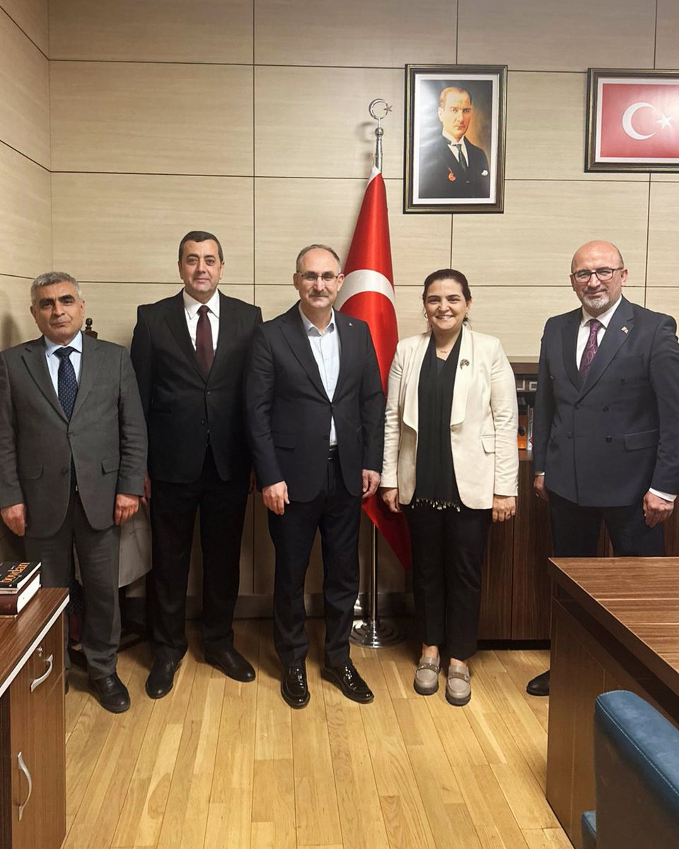 asalmanyumusak's tweet photo. 📍ANKARA

Gençlik ve Spor Bakanlığı Yatırım İşletmeleri Genel Müdürü Sayın Prof. Dr. Süleyman Şahin’i, AK Parti Genel Merkez Kadın Kolları MKYK Üyemiz Sayın Zehra Eren ile birlikte ziyaret ettik.

Gençliğimizin geleceğine yön verecek yatırımlar, sporun yaygınlaştırılması ve hizmet kalitesinin artırılmasına yönelik verimli bir istişare gerçekleştirdik. Nazik kabulleri ve kıymetli değerlendirmeleri için Sayın Genel Müdürümüze teşekkür ediyor, çalışmalarında başarılar diliyoruz.

Gençlerimiz için üretmeye, Reyhanlımız için hizmet etmeye kararlılıkla devam ediyoruz.