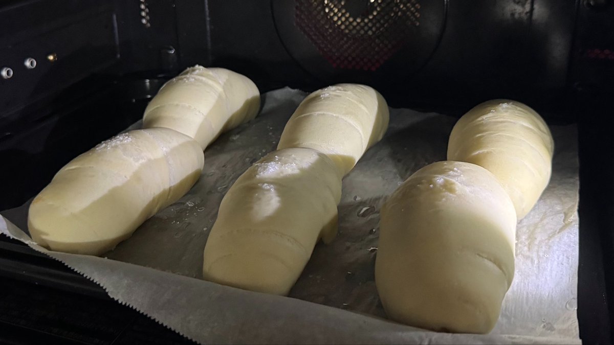 sd__6's tweet photo. 初めてのパン作りしてみた🥖
塩パン、ソーセージパン、チーズパンの3種類✨
とっても美味しくできた！！
またひとつ趣味ができた！でも、、、彼に作ってあげたい https://t.co/oUqwkWvV3Z