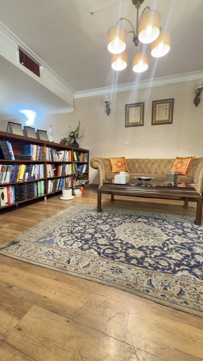 Niloofartaheri tweet media