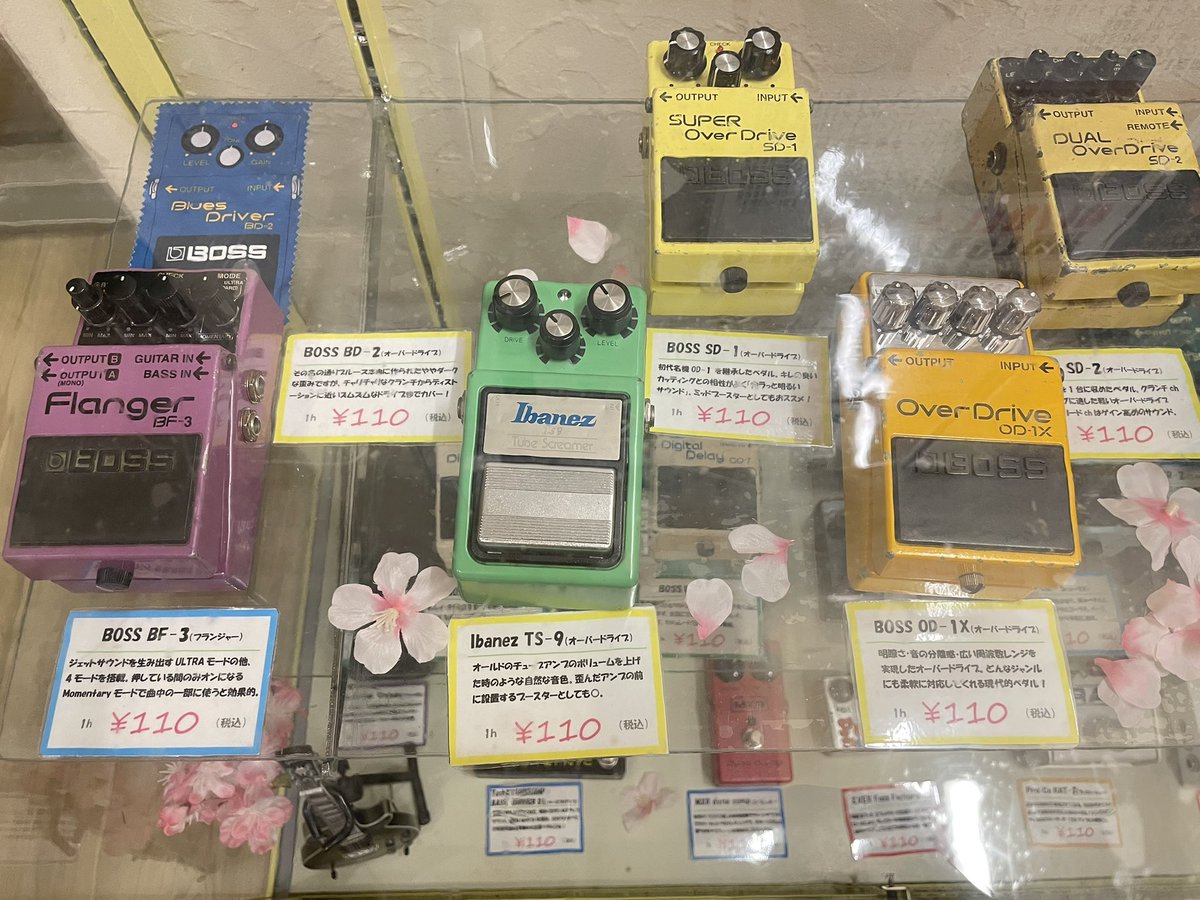 studiogoodman's tweet image. 定番モデルからちょっとレアな #BOSS  エフェクターなどが1時間 ¥110で借りられちゃいます‼️
ギター.ベーシストの皆さんはもちろん、キーボード、ヴォーカルの方も使えそうなエフェクターもありますので是非使ってみてくださいね😇
#レンタルエフェクター