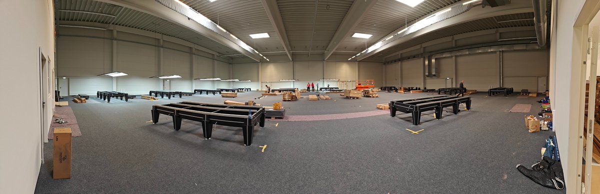 Snooker Arena Germany - Day 2 - table setup for 17 RASSON Magnum II - fantastic team spirit - we love snooker 

#SnookerArenaGermany #SnookerArena #Snooker #SnookerLife #SnookerGermany