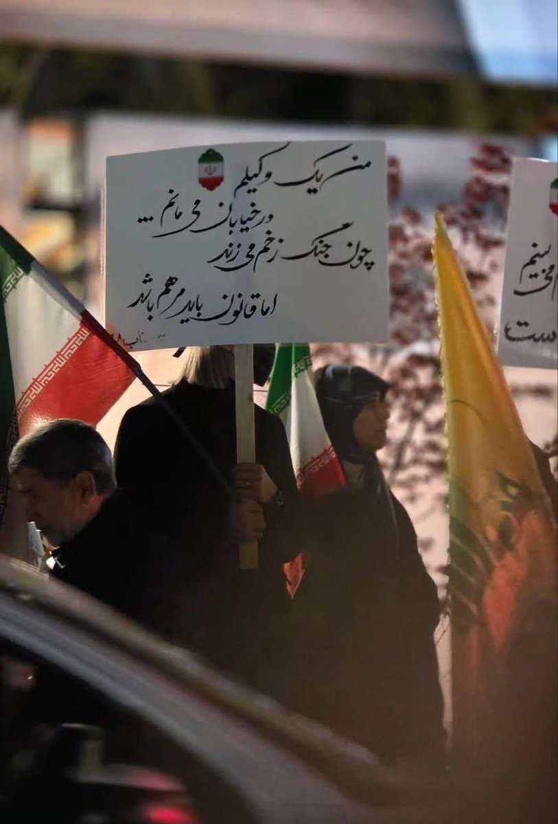 جنگ زشت و زمخت و سیاهه !
ولی یکی از جنبه های سبزش اینه که هر کسی وظیفه خودش رو به درستی شناخته.
(شاگردان مکتب سید علی خامنه ای)
