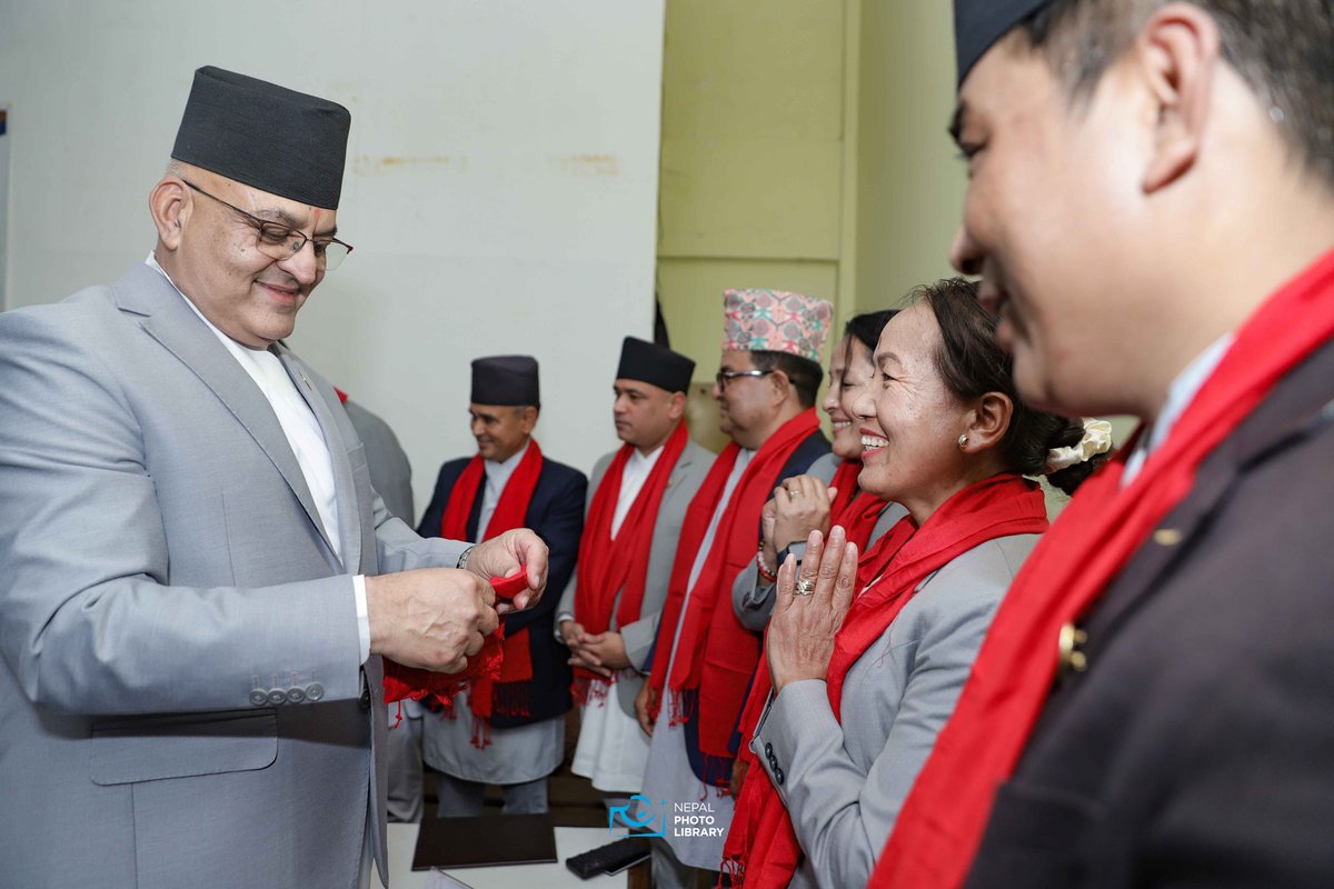 nepalphotolib's tweet image. गण्डकी सरकारका नवनियुक्त ८ मन्त्रीले लिए प्रदेश प्रमुख डिल्लीराज भट्टबाट सपथ ।
तस्बिरहरु: अर्जुन गाहा,पोखरा/नेपाल फोटो लाइब्रेरी
#nepalphotolibrary #NewsUpdate #NPL