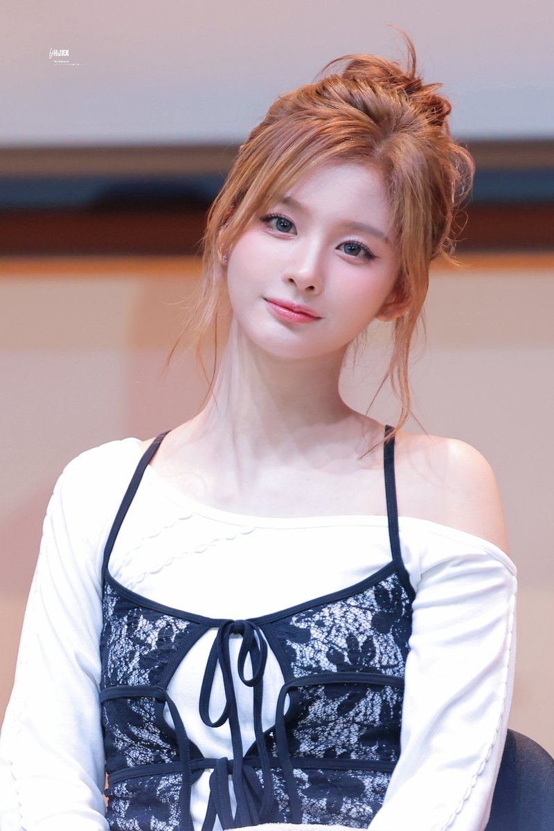 hjxx1111's tweet image. 260104  ⚈ ̫ ⚈ ᢉ𐭩

#설윤 #SULLYOON #NMIXX #엔믹스