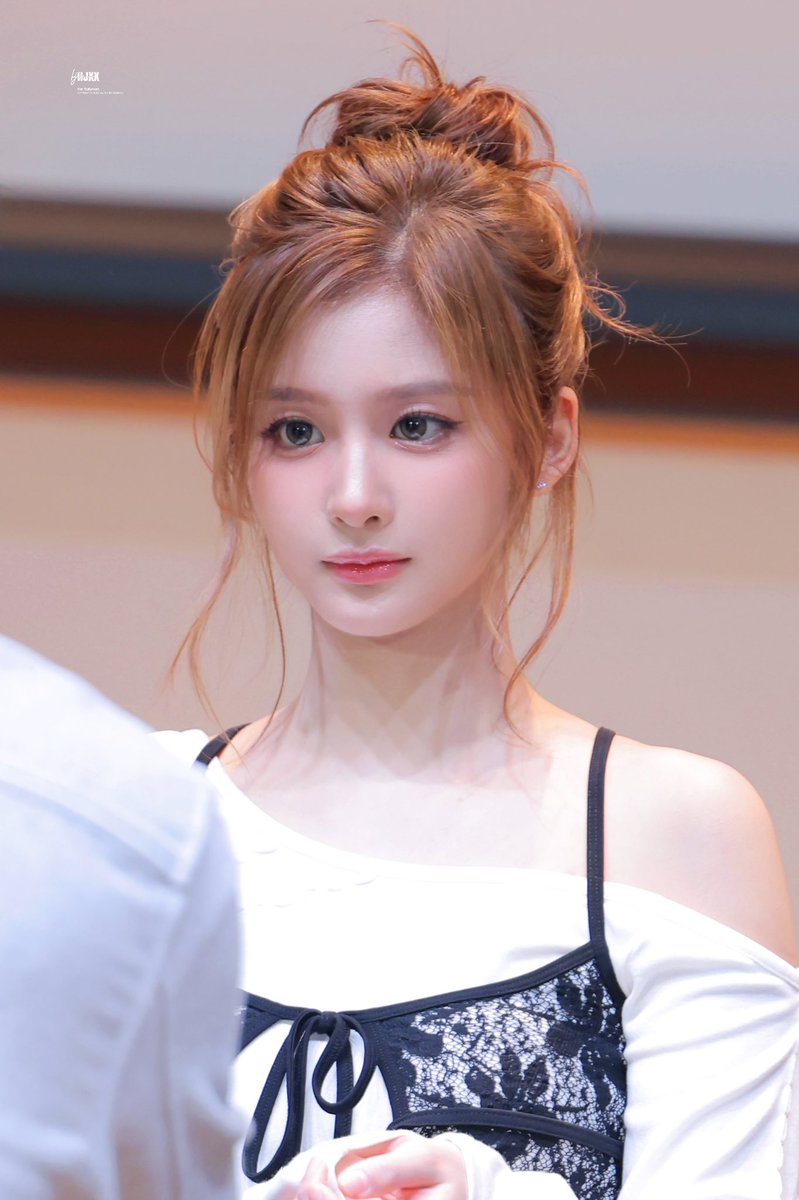 hjxx1111's tweet image. 260104  ⚈ ̫ ⚈ ᢉ𐭩

#설윤 #SULLYOON #NMIXX #엔믹스