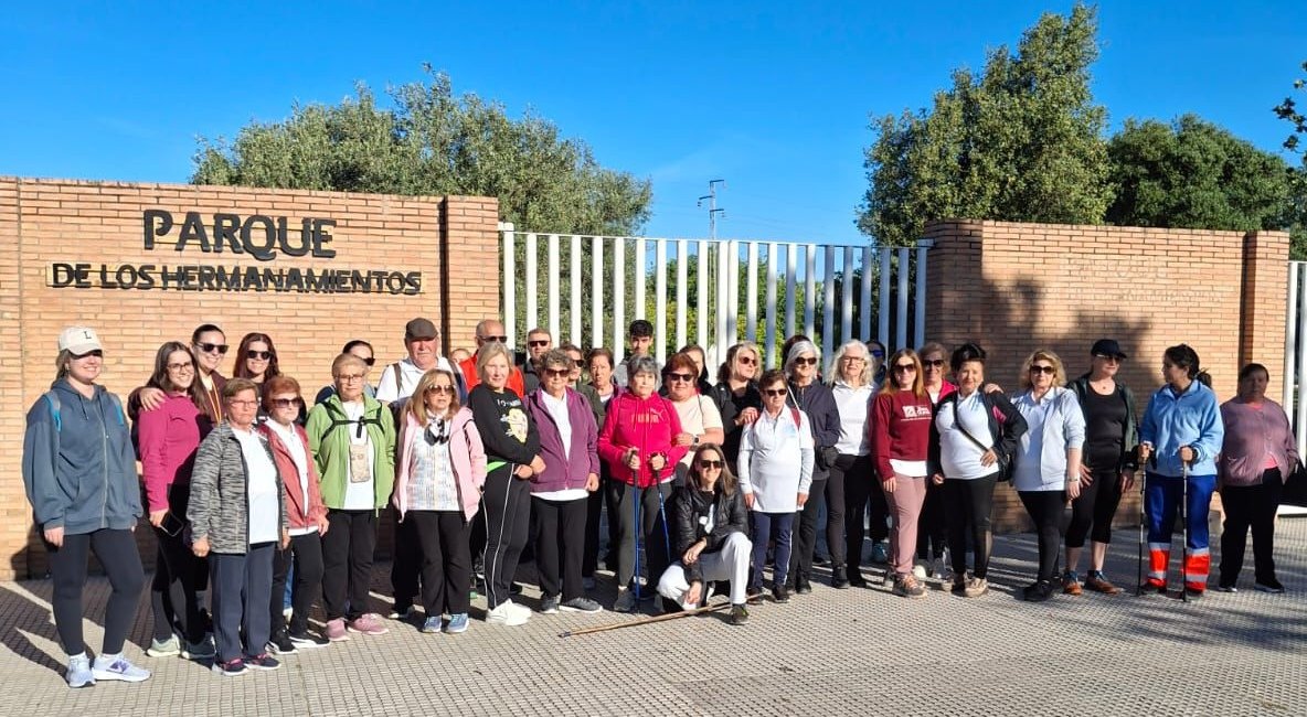 AGSSurSevilla's tweet photo. 📌Las #enfermerascomunitarias de #LosPalacios impulsan  las Caminatas Saludables dentro de las Jornadas de Salud 🏃🏻‍♀️en colaboración con @aytolospalacios
▶️ INFORMÁTE en centros de salud locales. Tras la realización de la primera, continuará la actividad durante los próximos meses https://t.co/HpTX3Zs1v2