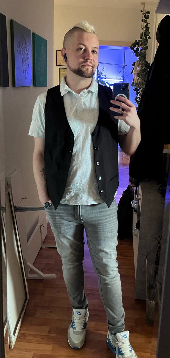 Spline wir bereit die Betriebsversammlung abzuhalten und im Anschluss die Stimmenauszählung für die Betriebsratswahl durchzuführen? Nein. 
Sehen wir dabei wenigstens adrett aus? Hoffentlich. 😅