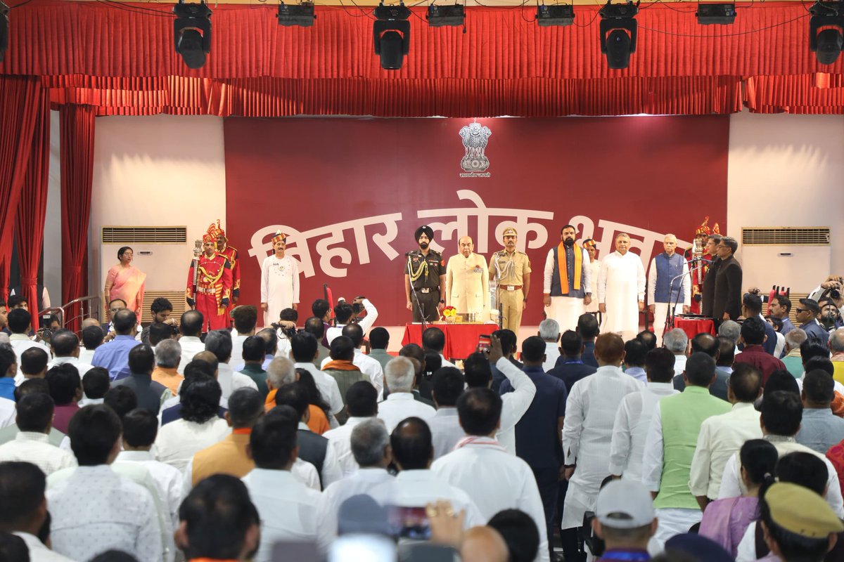 iChiragPaswan's tweet photo. आज बिहार के नए मुख्यमंत्री के रूप में शपथ ग्रहण करने पर माननीय श्री सम्राट चौधरी जी एवं उप मुख्यमंत्री माननीय श्री विजय कुमार चौधरी जी और श्री विजेंद्र यादव जी को हार्दिक बधाई एवं शुभकामनाएं।
मुझे पूर्ण विश्वास है कि हम सभी मिलकर माननीय प्रधानमंत्री जी के ‘विकसित भारत’ के संकल्प को साकार करते हुए एक स��ृद्ध, सशक्त और बेहतर बिहार के निर्माण में अपना महत्वपूर्ण योगदान देंगे।

@samrat4bjp