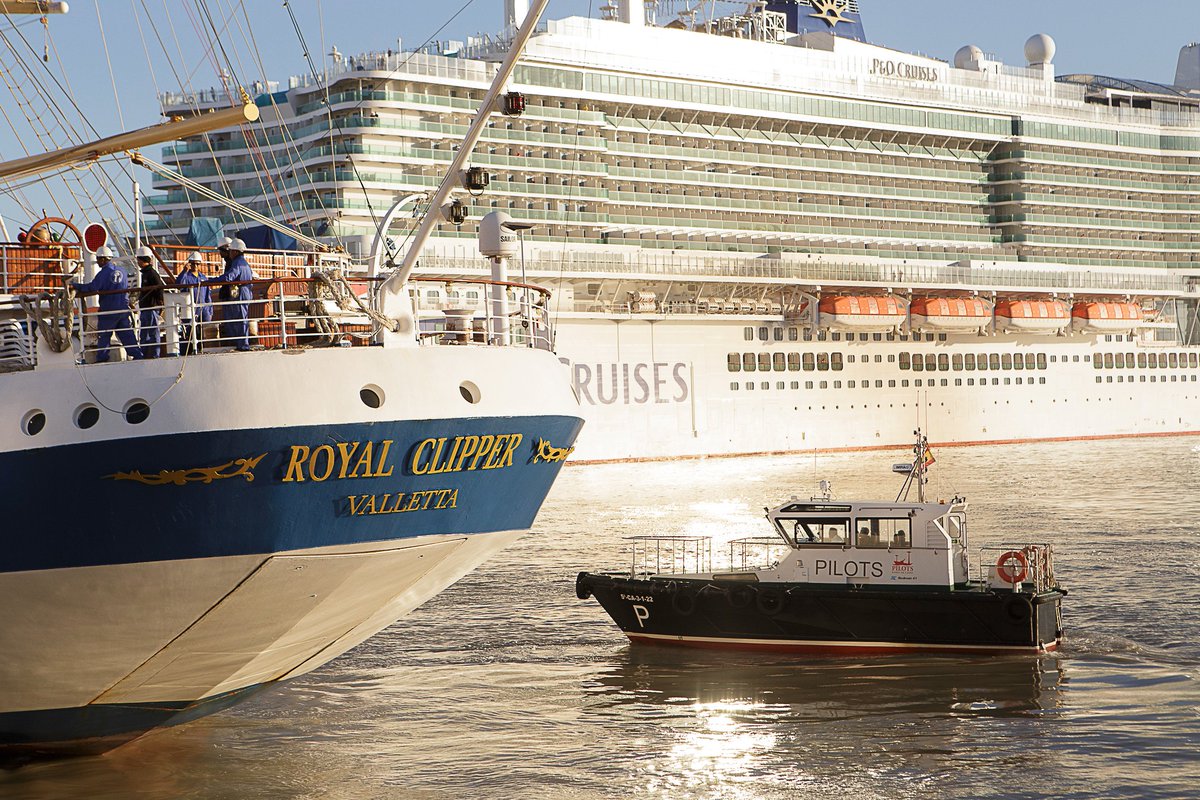 puertodecadiz's tweet image. Buenos días, hoy nos visitan los cruceros ROYAL CLIPPER, ARVIA y LIBERTY OF THE SEAS. ¡Bienvenidos! 

#cruiseship #LibertyoftheSeas #arvia #royalclipper #cadiz #PortsofSpain