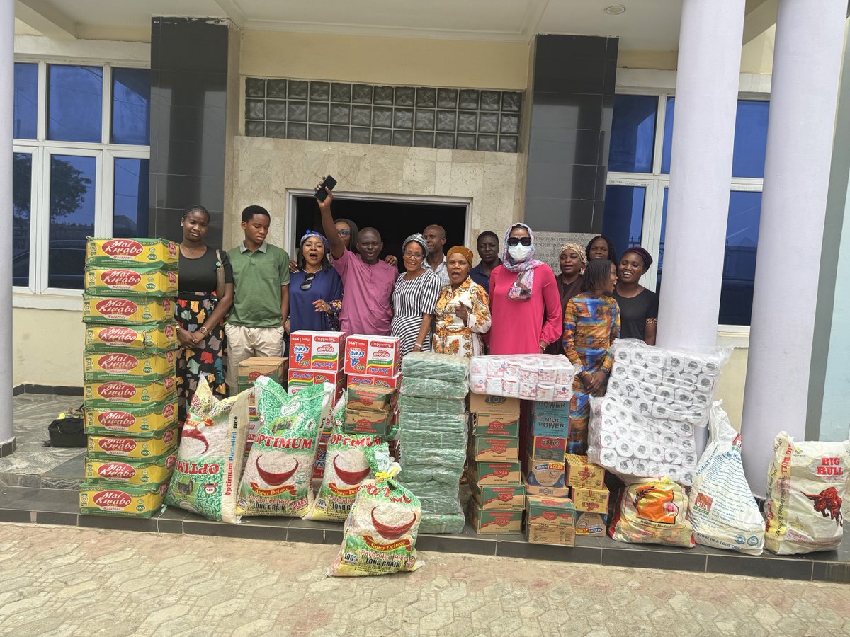 AD-Oprah tweet media