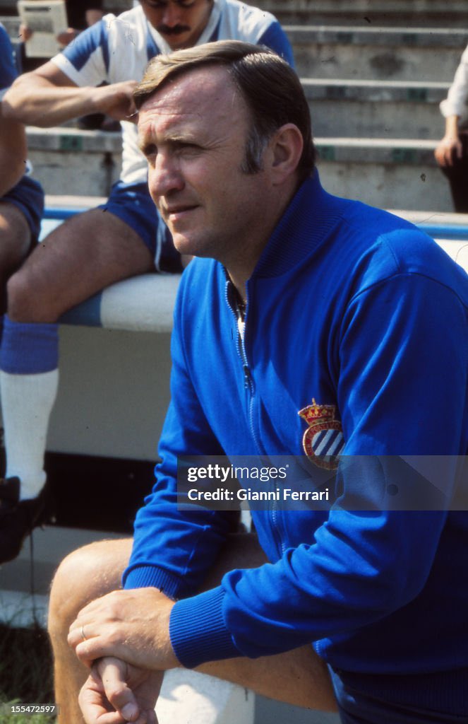 francescviapol's tweet image. Ens ha deixat José Emilio Santamaría. L’entrenador que més partits ens ha entrenat i amb qui l’Espanyol va estar a punt de guanyar la Liga al 72-73. En pau descansi. #RCDE