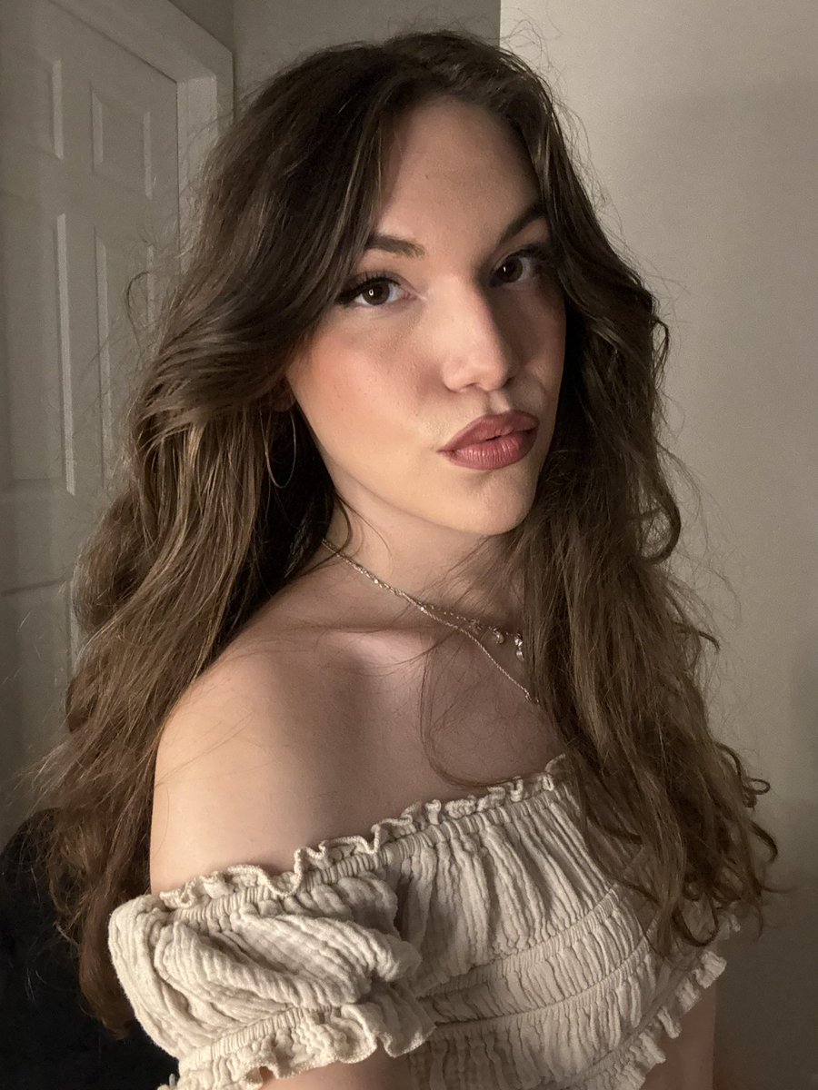 raywantsfoodlol's tweet image. 18 to 22 how times have changed🏳️‍⚧️💗 #trans #transgender #transgirl #latina #transwoman