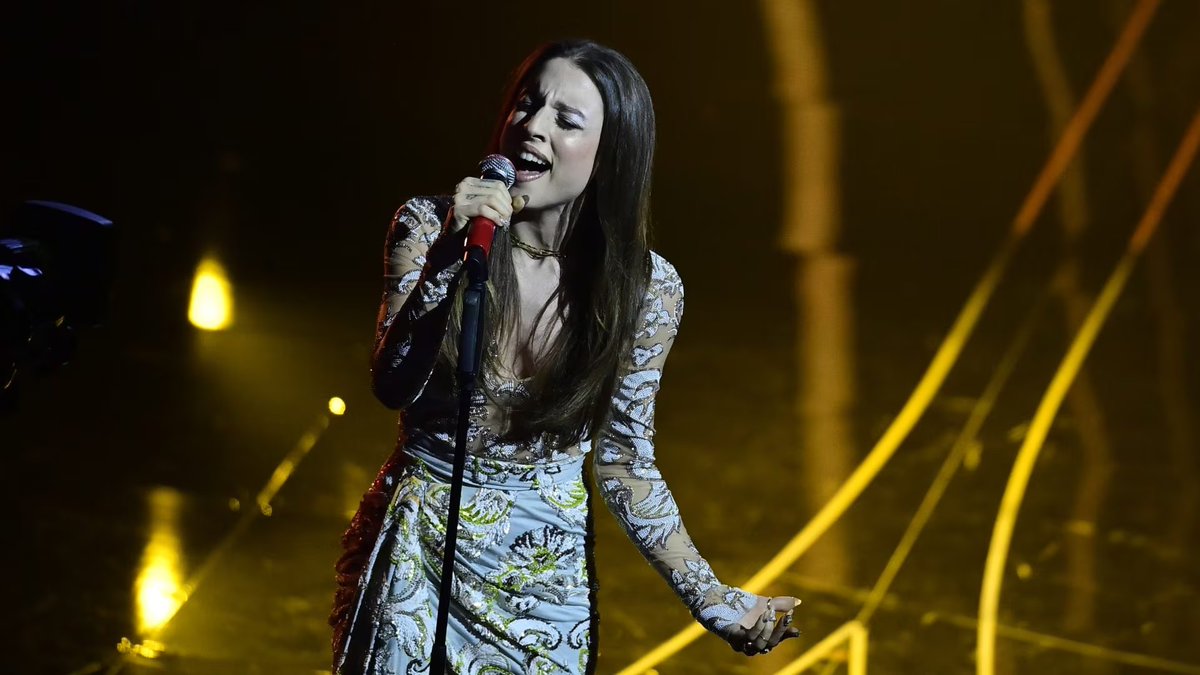 Cinguetterai's tweet photo. Amate la serata cover del Festival di Sanremo?
Non potete perdervi #MilleEUnaCover, 2 serate che Rai 1 manderà in onda sabato 2 e 9 maggio in prima serata: saranno proposte le più belle cover cantate a Sanremo, col commento dei cantanti che si rivedranno a distanza di tempo

-Hit https://t.co/kgRIps6HcE