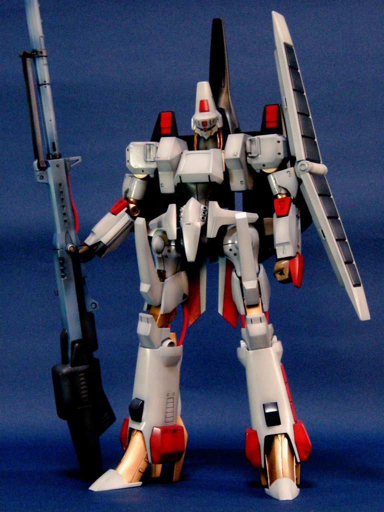 ふと思ったのですが、この旧1/100はアタシには珍しいパテ成分かな～り少なめなブツなんです😊
この2作、エルガイムスキーな方にはどの位な感じに見えるンだろか?😔