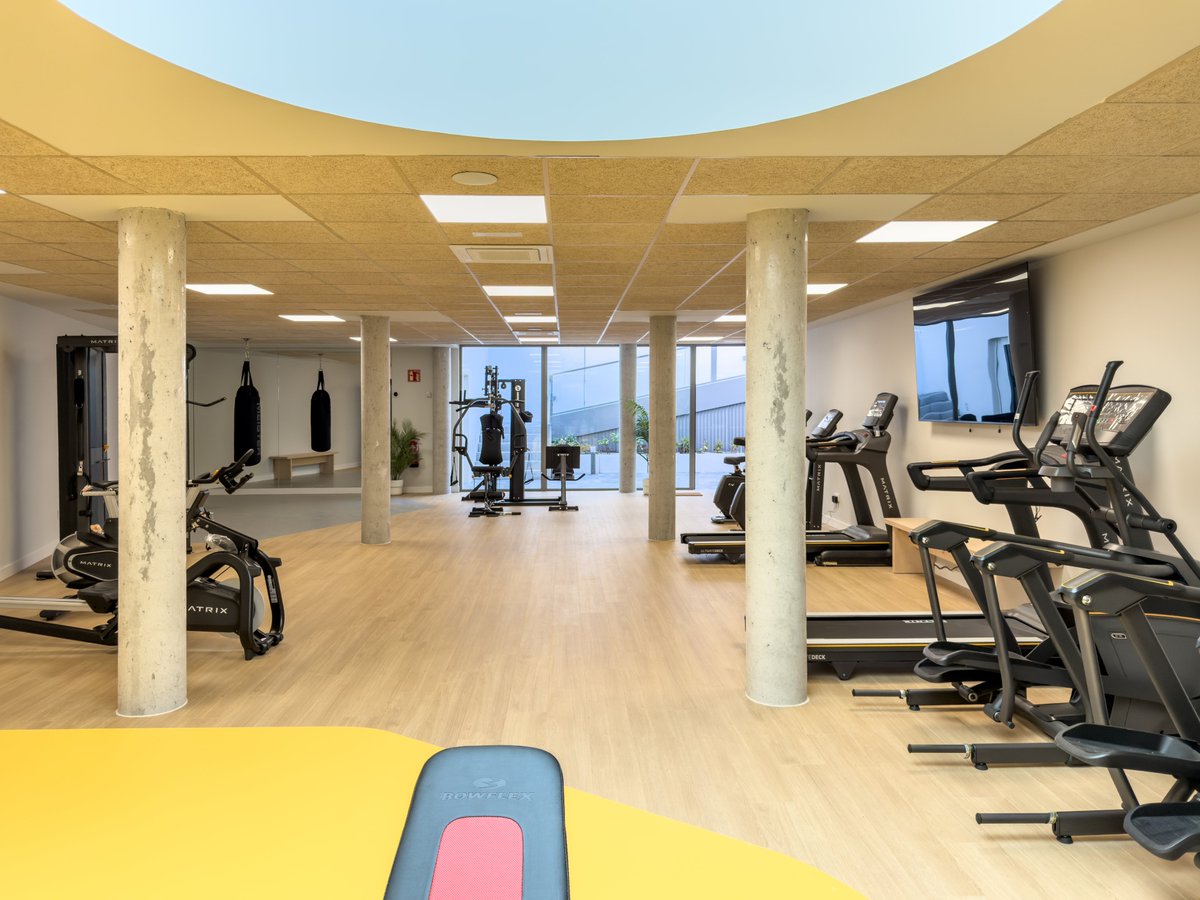 GrupoEgido's tweet image. NovaPinto ya está entregada y sus vecinos pueden empezar a disfrutar de más de 3.000 m² de espacios comunes que incluyen:

🌿 Amplias zonas ajardinadas
🏊‍♂️ Piscina comunitaria
🛝 Área infantil
💪 Gimnasio equipado
👥 Sala vecinal

#promocionresidencial #obranueva #surdeMadrid