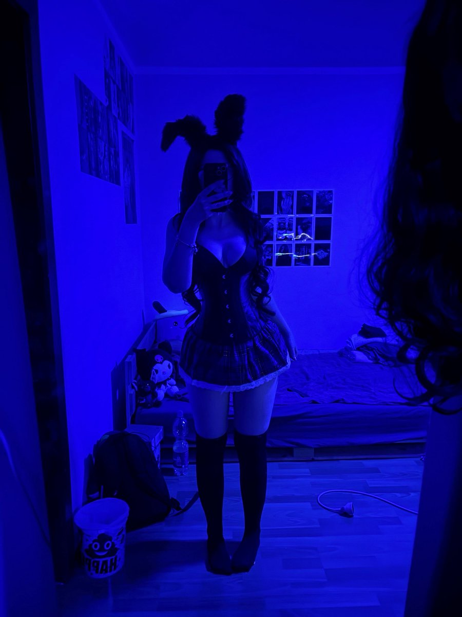 celiavamp's tweet photo. Follow the white rabbit 🐇🐰 https://t.co/IufQGpjqx4