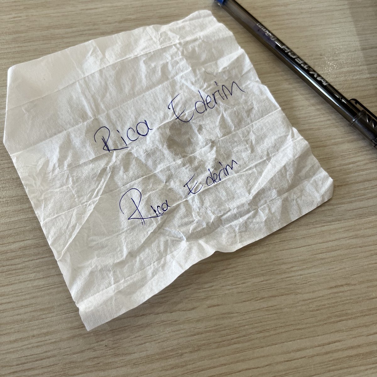 Arkadasimin crushi ona rica ederim dedi diye her yere yaziyor basimiza Ahmet Kaya kesildi sanki ilk defa duymus gibi davraniyor crushi kimse gelsin alsin basimiz sisti