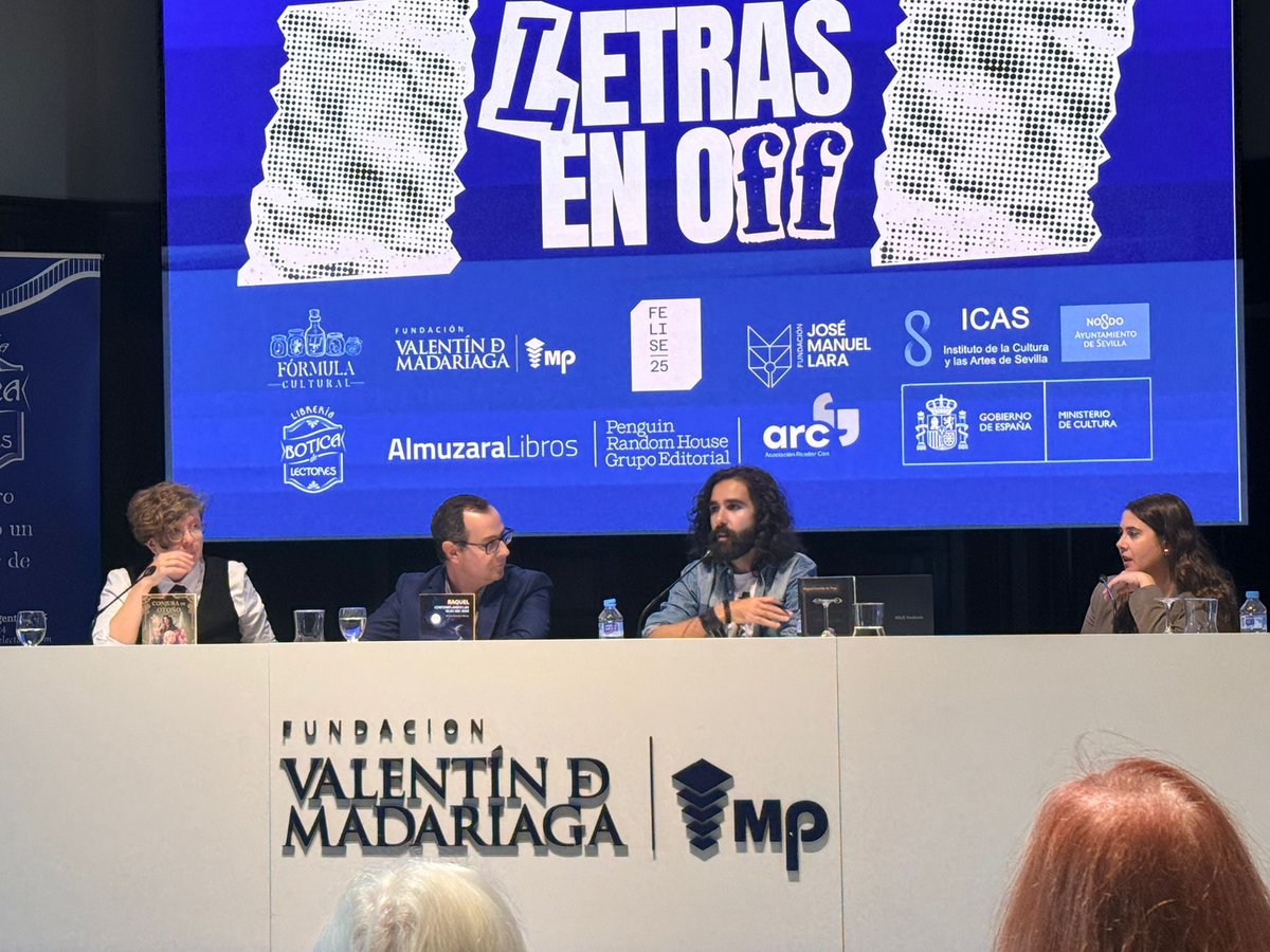 Mi primera vez en Sevilla no ha podido ser mejor: charlando sobre el encanto de lo sobrenatural con Concha Perea y Andrés González-Barba, moderados por <a href="/unadevoralibros/">Susana Quirós</a>. Gracias al festival Letras en Off por hacer posible este gran espacio para la literatura y el (re)encuentro.
