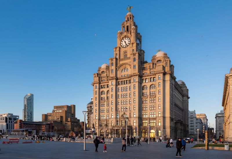 RoyalLiver1911's tweet photo. A global icon, Grade 1 listed building and best-in-class office destination. 📍
 
Built in 1911, The Royal Liver Building is one of the most recognisable and most photographed landmarks in the city of #Liverpool.  

#officeworkspace #placetodobusiness https://t.co/Q5vwkS9niS