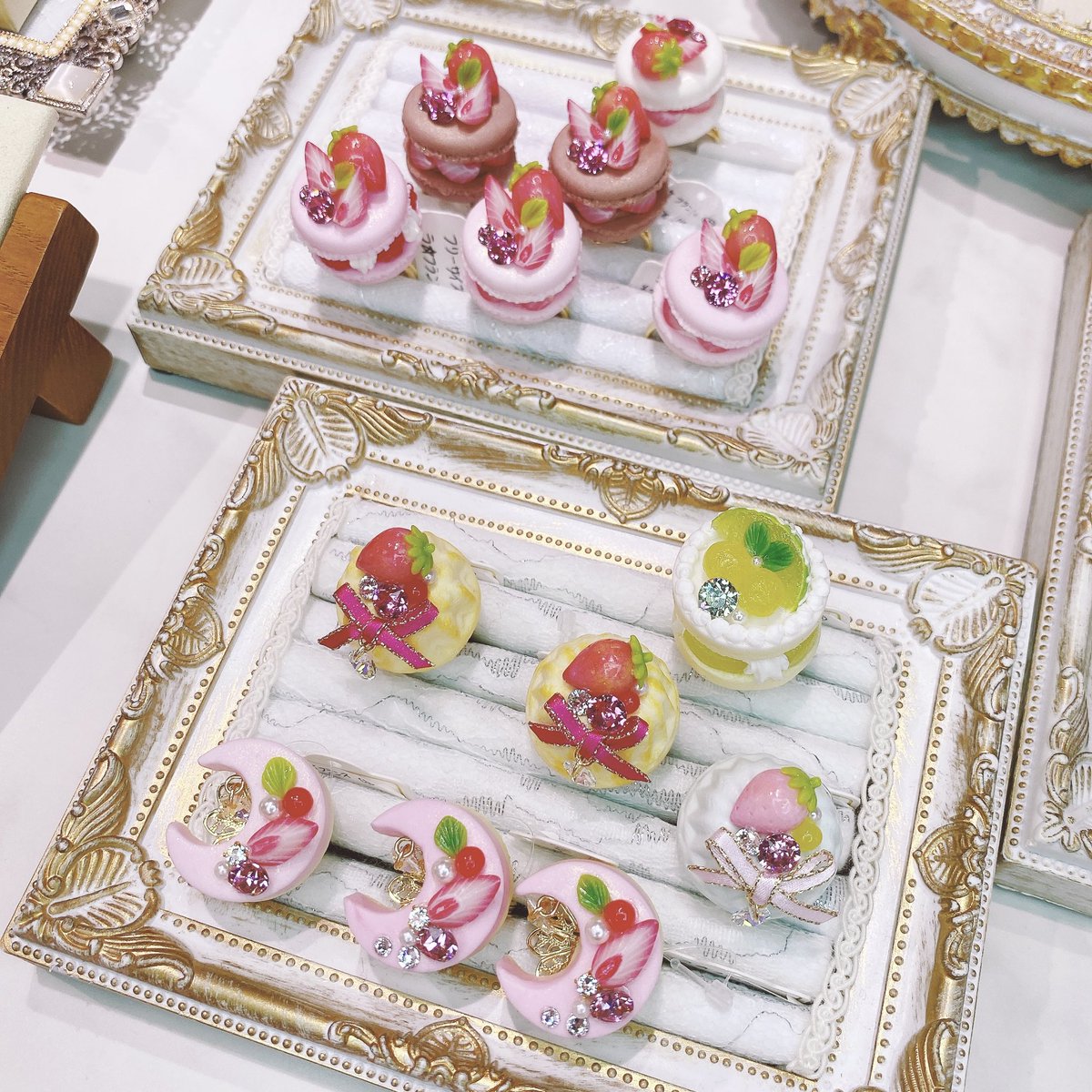 🎀Kawaii☆Stars 原宿本店🎀
✨🌸春の大集合スペシャル🌸✨

4月15日
♡ただ今の店舗状況です♡

ラ☆フランスさま

キラキラ輝くクリスタルと💎✨
フレッシュなフルーツケーキの🍰
宝石のようなアクセサリー💫

ミニスイーツ達が
あなたに幸せなひとときを…💭