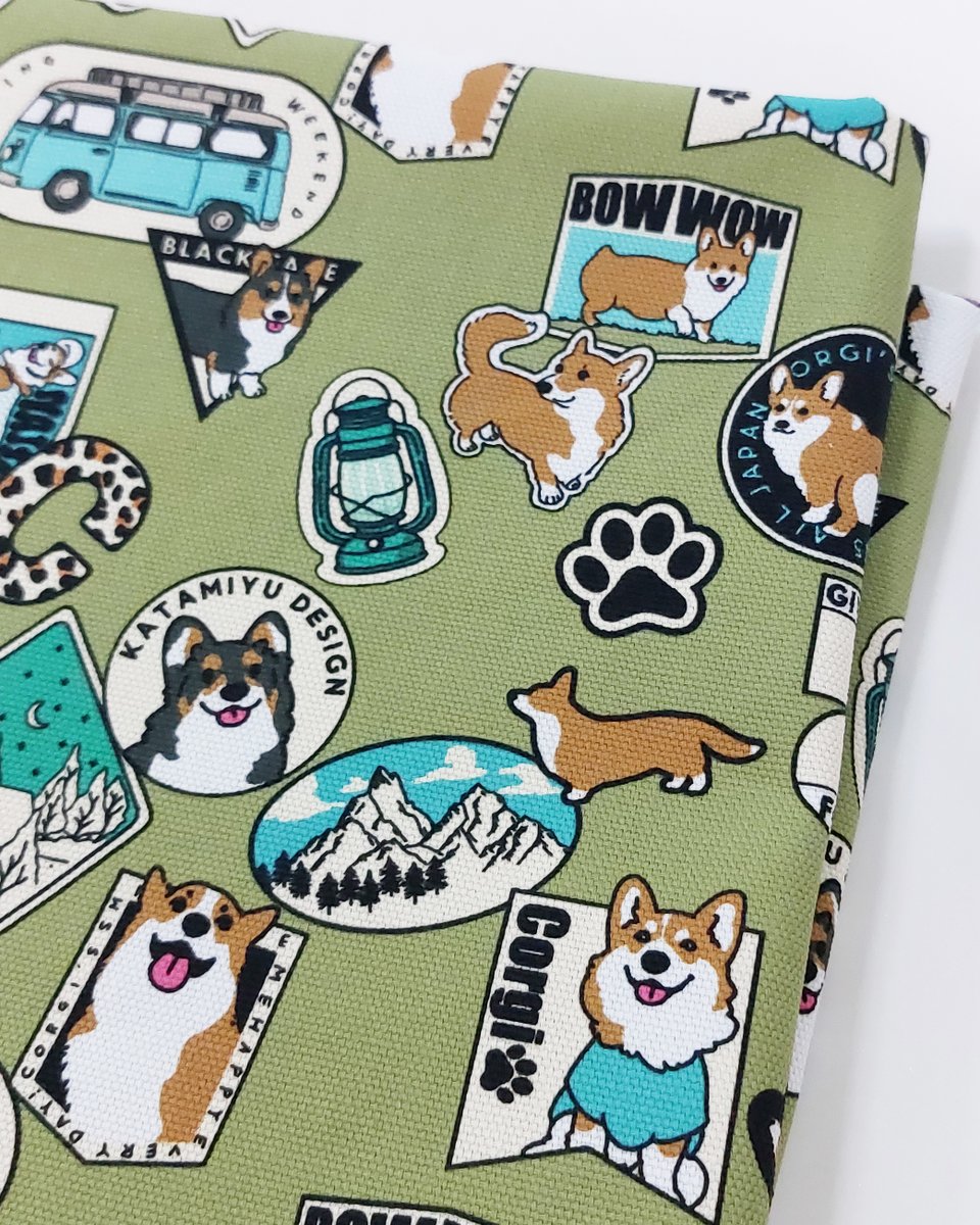 【30％OFF】🐕コーギーさんのキャンプ柄生地💕
 
⛺デザイン名：Camping corgi
⛺デザイン番号：84934
⛺デザイナー：かたみゆ様(<a href="/yuzu_katamiyu/">かたみゆ🎨とコーギーゆず🍊🦊</a>)

5色のカラーバリエーションがあります。
男の子＆ワンちゃんにも使いやすい、カッコいいデザインです✨