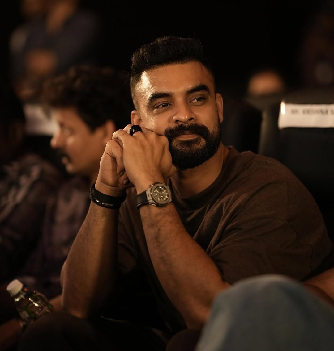 amnakhaleej's tweet photo. #TovinoThomas with another iconic characterization 📈. He pulled off the character with such ease. He is so perfect for these types of characters of raw and a great physique.

@ttovino 's character selection in the past years 👌📈. ARM , Lokah , Narivetta peak 🔥

#Pallichattambi https://t.co/iyakfjWxKV