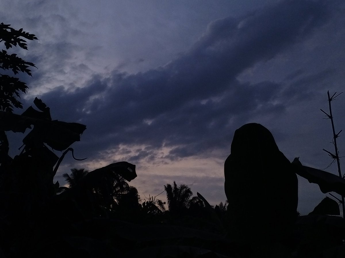 Jewel_Sam123's tweet photo. Took a picture of the crescent, the Sun Rising, Its Glow and how it Radiates earth.
This has to be the first best thing I have done today....
Have a Glowing Day Beautiful People Of Nigeria https://t.co/XRRkebT8Hs