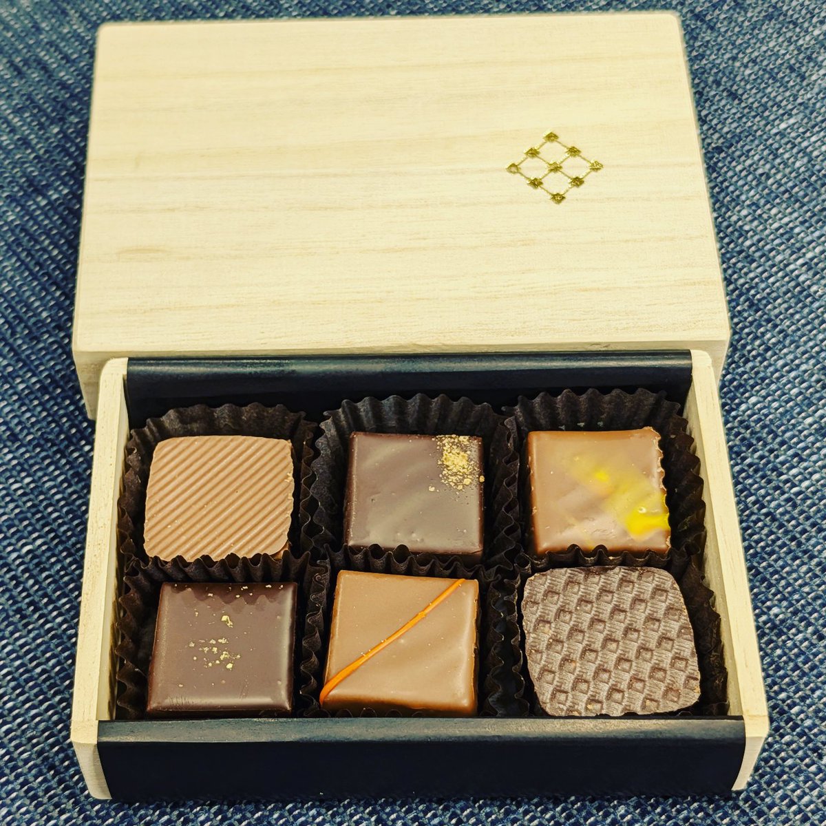 tateomif's tweet photo. 今日のおやつは、カルヴァさんのチョコレートです。
I had chocolates from CALVA for today's snack.
#CALVA #カルヴァ #チョコレート https://t.co/1pojylZ10e