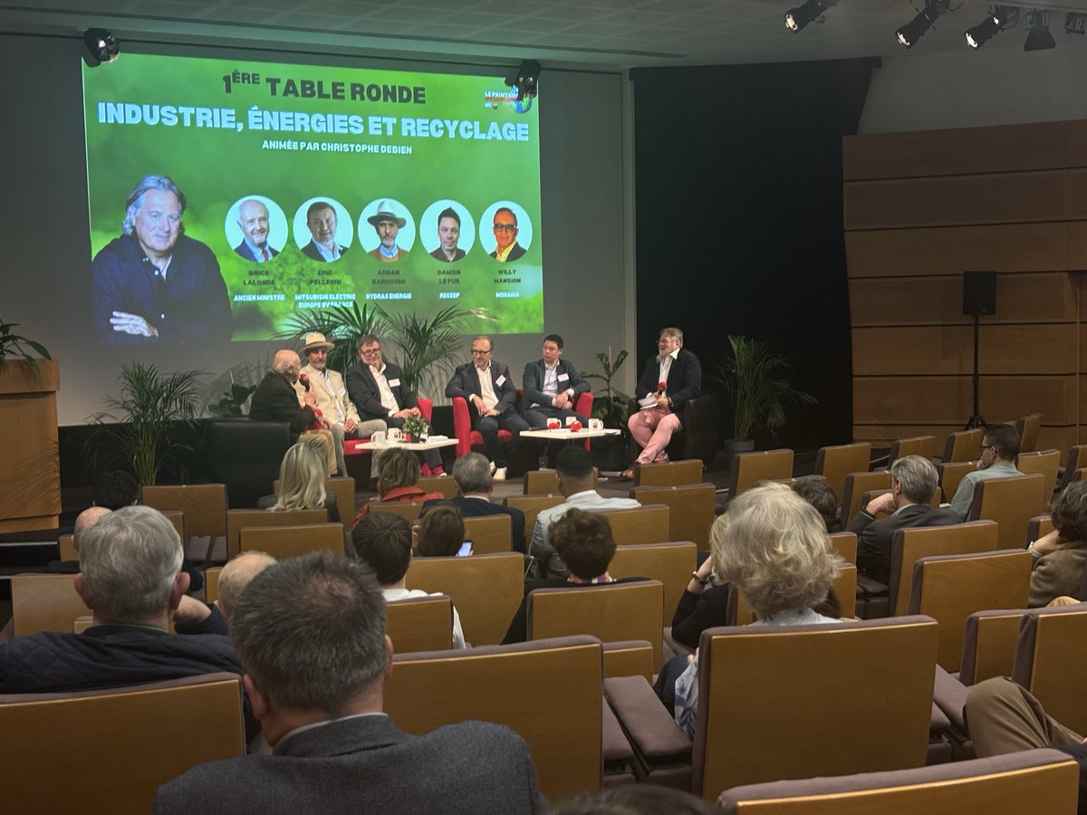 🍃 C’est l’heure de notre première table ronde : Industrie, énergies et recyclage | Faire émerger une société bas carbone
Par <a href="/ChrisDebien/">Christophe Debien</a>  

Avec <a href="/bricelalonde/">Brice Lalonde</a>, ancien Ministre de l’Environnement, ERIC PELLERIN, Directeur Général de Mitsubishi Electric Europe BV France, Adnan