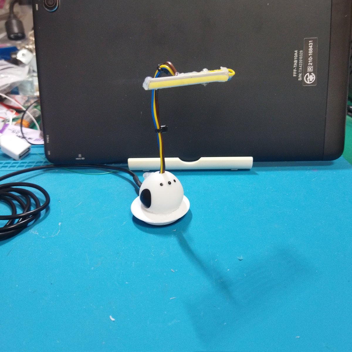 tankim2022's tweet image. ミニシマエナガで【ミニシマエナガ デスクライト】を製作。高さ10cm、磁石付USB対応です。

#苫小牧 #シマエナガ #LED #スタンドライト #電子工作