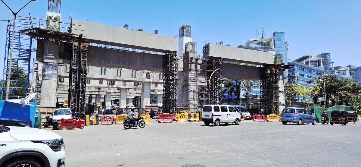 jvidyasagar's tweet image. Sir, Road is closed towards Kurla. Traffic is diverted. Crane is yet to be lifted. #Mumbai #BKC