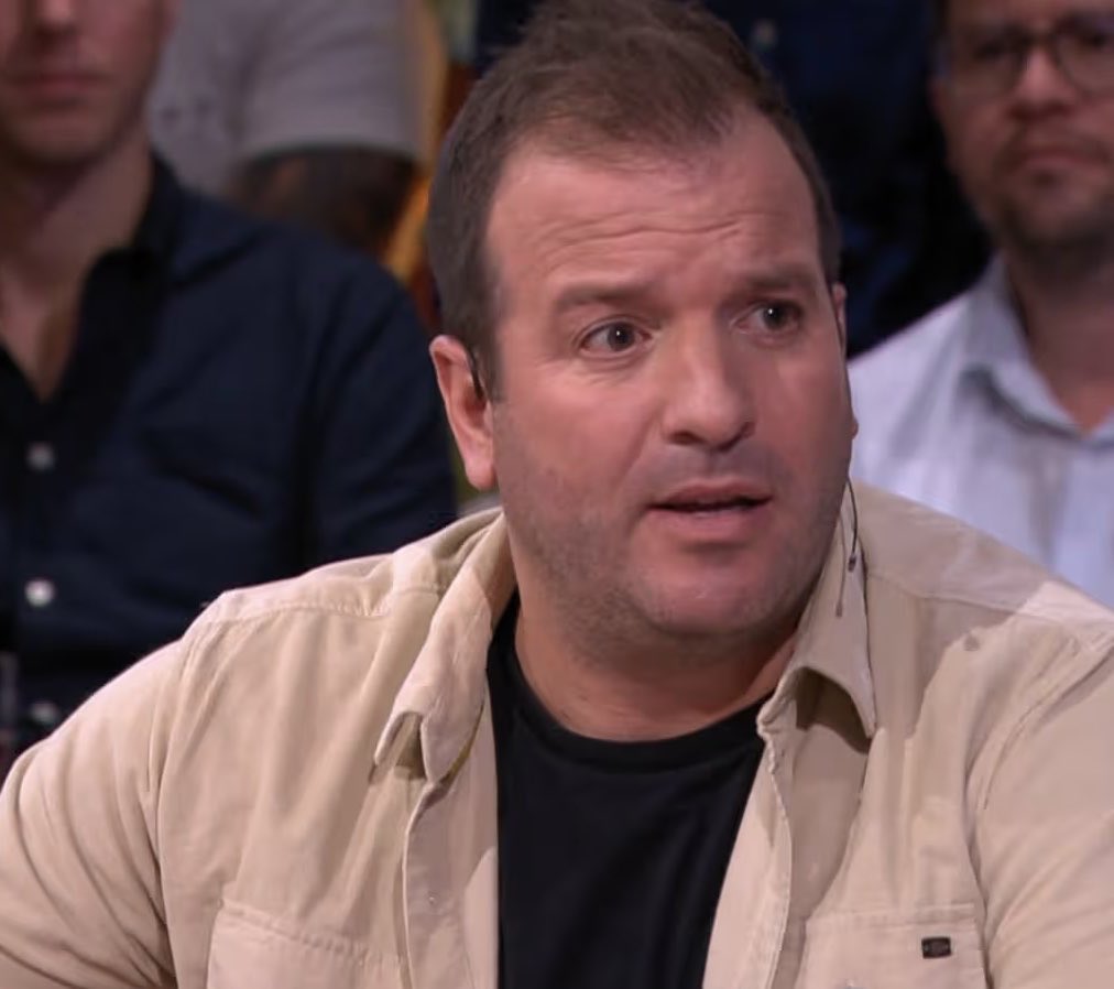 UtdKlay_'s tweet photo. 🚨Rafael van der Vaart BLASTS Arne Slot’s statement about ‘adding new players after selling some good players in the summer’: 

🗣️Van der Vaart: "Arne Slot talking about 'adding new players after selling some good players,' and I just think to myself..., what does that even mean? It is a completely ridiculous statement to make.”

“Liverpool have spent around £500 million, and what do they have to show for it? Out of the League Cup, out of the FA Cup, struggling in the league with their worst run of defeats since 2015, and a disastrous Champions League campaign.”

“This season is already a massive failure for Liverpool. And after all that disaster, your priority is to talk about moving some good players just to add new ones and rebuild again? There is absolutely no logic in this and it makes zero sense to me." 

“I’m afraid he’s clearly not the man to take Liverpool forward. Maybe he’s the one that needs to be changed in the summer.” #lfc