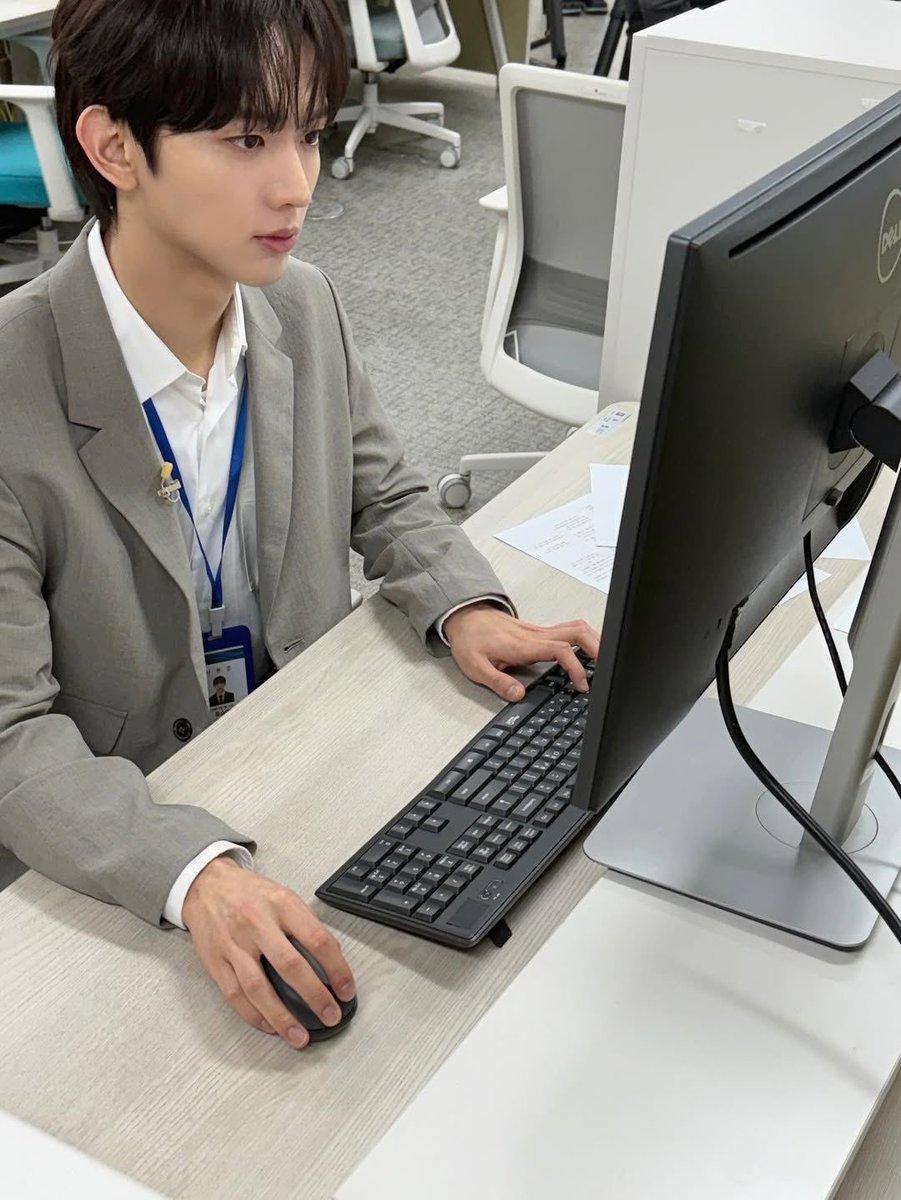 jihoo's tweet image. at work #working