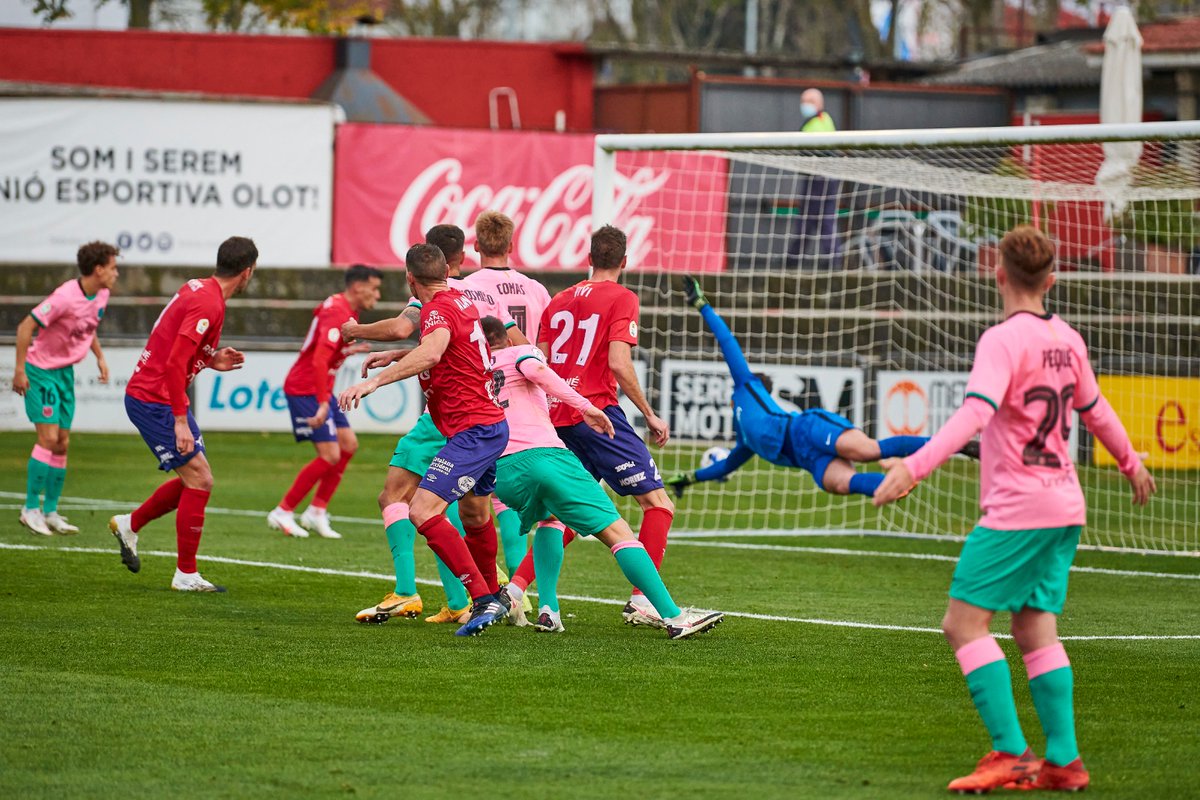 UEO1921's tweet photo. 🗂️ 𝗣𝗥𝗘𝗖𝗘𝗗𝗘𝗡𝗧𝗦
#OlotBarçaAtlètic a l'Estadi Municipal d'Olot (partits oficials):
2️⃣ victòries
1️⃣ empat
1️⃣ derrota
👉 Última visita, temporada 2020-21 a #2bg3:
✅ #UEOlot 2-1 @FCBarcelonaB
⚽ @rBarnils_6 i @xumetra17
#UnAltreFutbolÉsPossible #2RFEF3 https://t.co/BveIhV1FL6