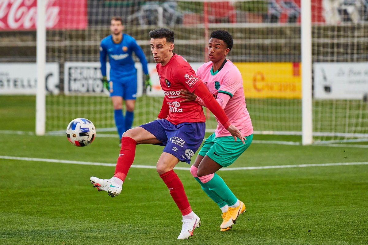 UEO1921's tweet photo. 🗂️ 𝗣𝗥𝗘𝗖𝗘𝗗𝗘𝗡𝗧𝗦
#OlotBarçaAtlètic a l'Estadi Municipal d'Olot (partits oficials):
2️⃣ victòries
1️⃣ empat
1️⃣ derrota
👉 Última visita, temporada 2020-21 a #2bg3:
✅ #UEOlot 2-1 @FCBarcelonaB
⚽ @rBarnils_6 i @xumetra17
#UnAltreFutbolÉsPossible #2RFEF3 https://t.co/BveIhV1FL6