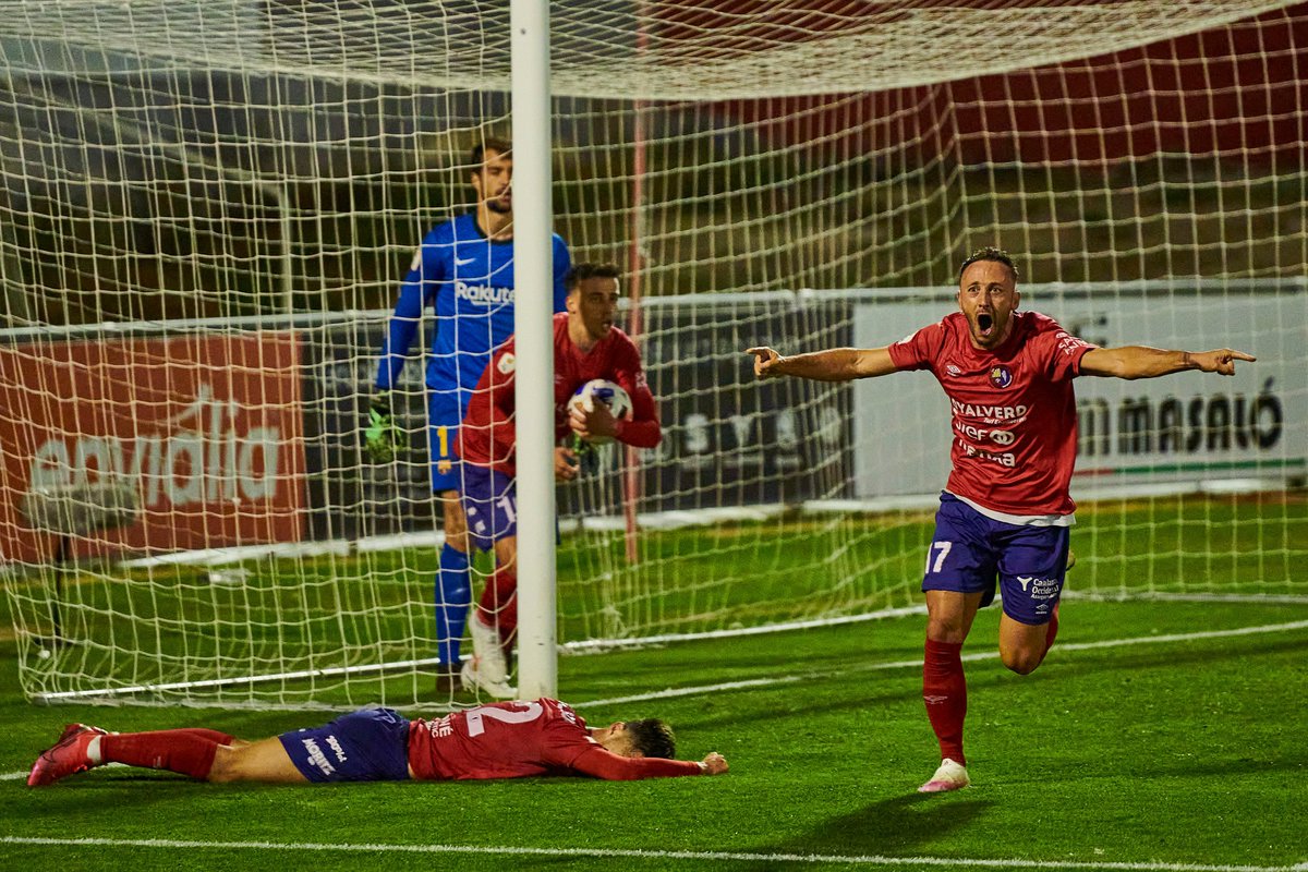 UEO1921's tweet photo. 🗂️ 𝗣𝗥𝗘𝗖𝗘𝗗𝗘𝗡𝗧𝗦
#OlotBarçaAtlètic a l'Estadi Municipal d'Olot (partits oficials):
2️⃣ victòries
1️⃣ empat
1️⃣ derrota
👉 Última visita, temporada 2020-21 a #2bg3:
✅ #UEOlot 2-1 @FCBarcelonaB
⚽ @rBarnils_6 i @xumetra17
#UnAltreFutbolÉsPossible #2RFEF3 https://t.co/BveIhV1FL6