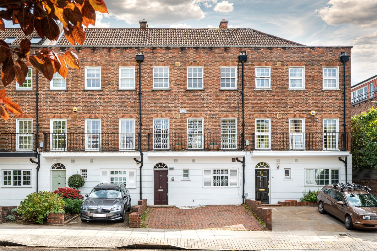 ArlingtonRes's tweet image. Marlborough Place, St John’s Wood, NW8
Asking Price | £2,745,000

Take a peek inside:
arlingtonresidential.com/property/marlb…

Contact us for more information:
📞 020 7722 3322
📧 property@arlingtonresidential.com

#LondonProperty #StJohnsWood #PropertyForSale