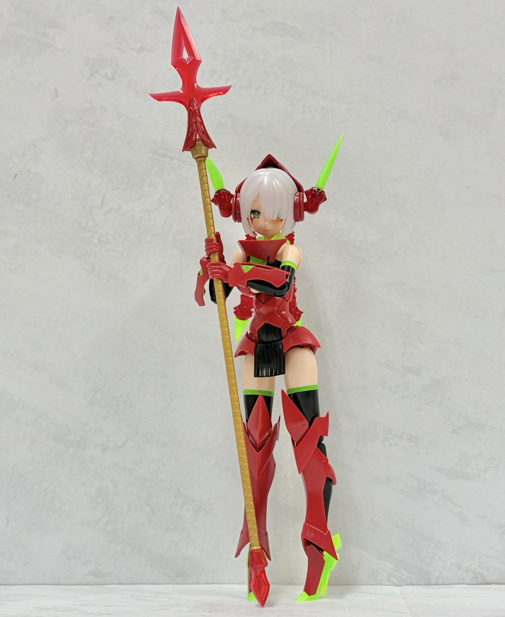 kotobukiya_npb's tweet image. 【コトブキヤ日本橋3F】サンプル情報：2026年4月16日発売予定「バーチュアスタイル11 ポールウェポンセット フレイムライトVer.」（税込￥1,540）のサンプルが到着いたしました！
燃え上がる炎を武器に封じ込めたフレイムライトが登場❕
1度に3種の武器を組み立てる事が可能です✨
#MSG