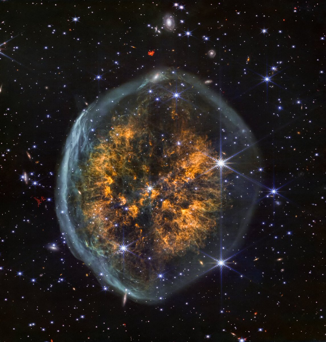 🛎️ It's quiz time! Webb recently examined the Cranium Nebula 💀  with this view captured by its #NIRCam instrument.