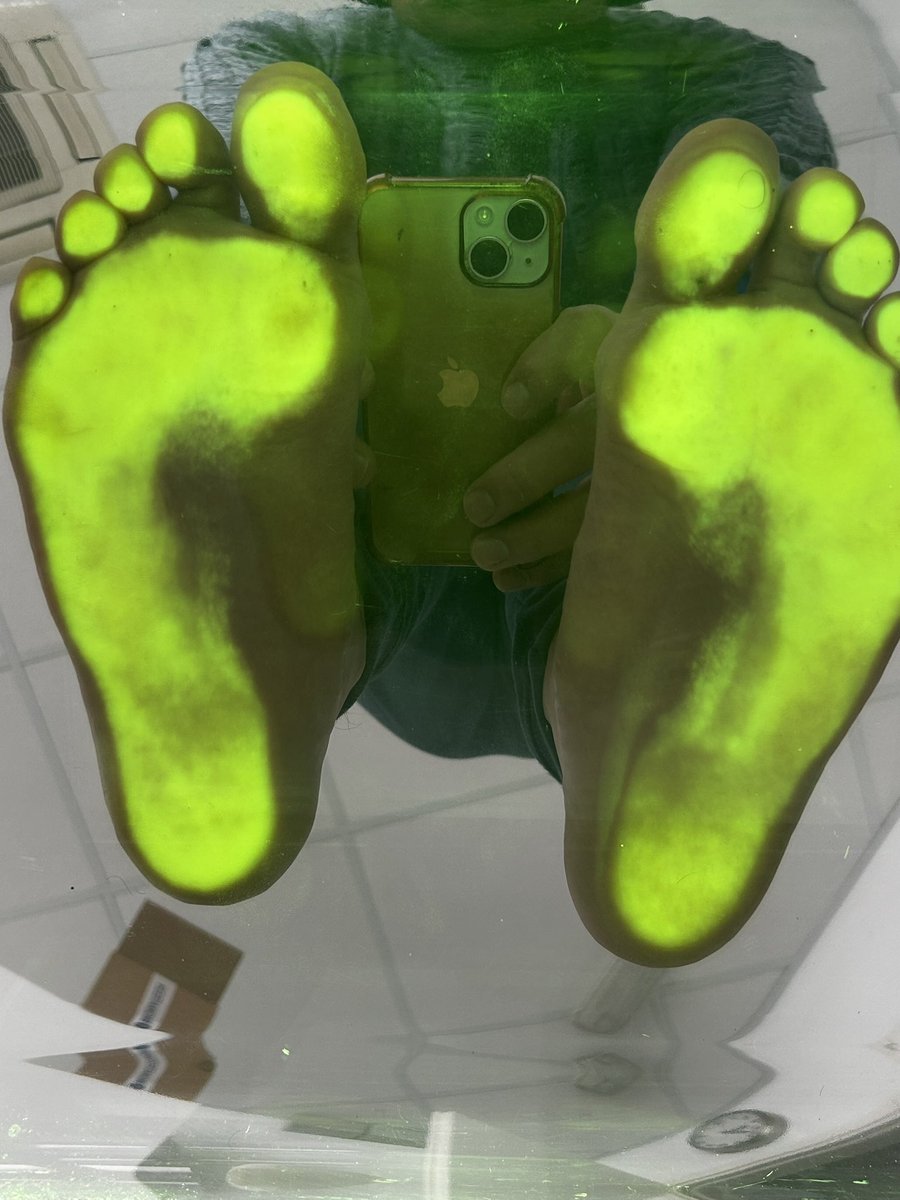 SmenaTiago's tweet photo. Ricordatevi che l’appoggio è fondamentale 🤓
Mai nessuno che sta sotto 🙃
Piedi 👣 https://t.co/zGA3UzBnFg