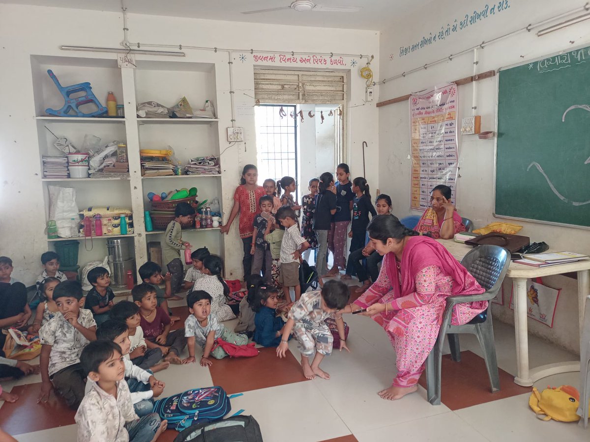 આજ બુધવારના રોજ પોરબંદર તાલુકાના વિસ્તારોમાં મમતા સેશનનું આયોજન કરવામાં આવ્યું, જેમાં બાળકોનું રસીકરણ, સગર્ભા માતાની તપાસ, ગૌરવીદિવસ ઉજવણી જેવી પ્રવૃતિઓ કરવામાં આવી.