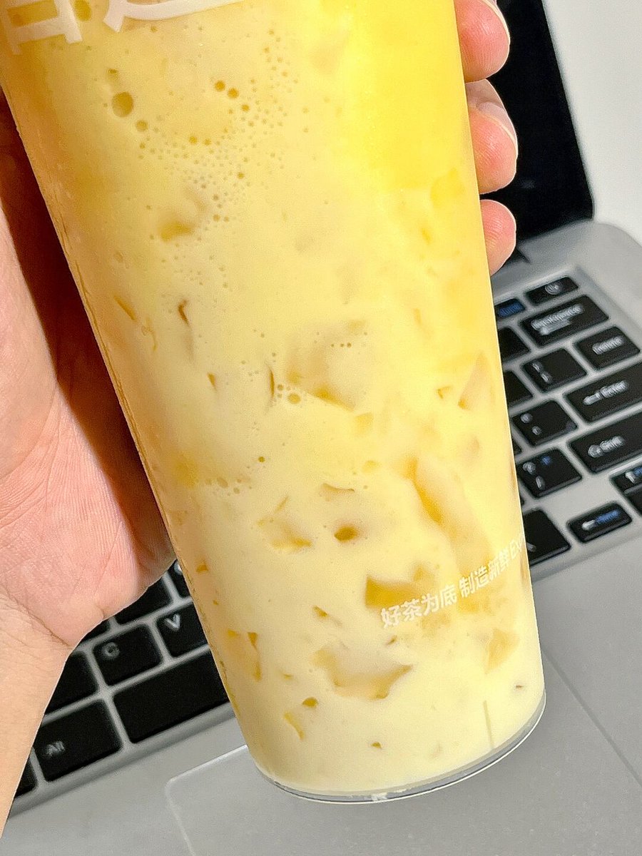 JonathanOudot's tweet image. Sip sunshine in a glass!  Blend 1 cup frozen mango,  banana,  cup coconut water + 2 mint leaves. Top with a lime wedge—cool, tropical, and 5 mins flat! Perfect for beating the heat. #MangoBreezeSmoothie #QuickRefresh